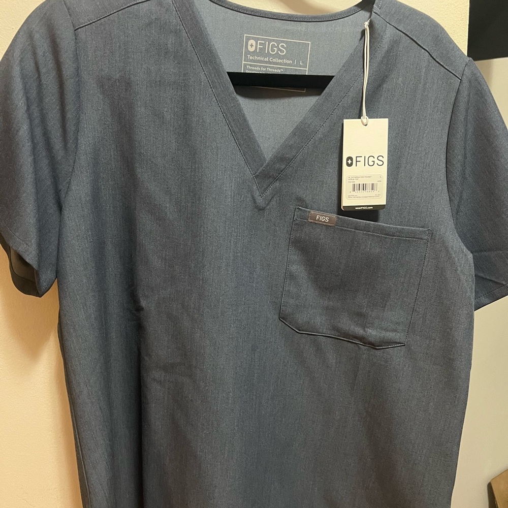 Figs Women’s scrub Caterina one pocket scrub top -Gray